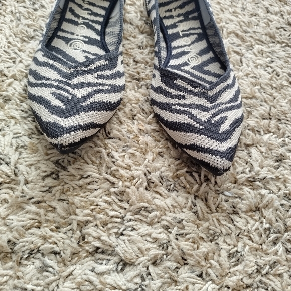 Rothy's zebra animal print pointy toe comfort flat shoes sz 7 - Picture 4 of 7